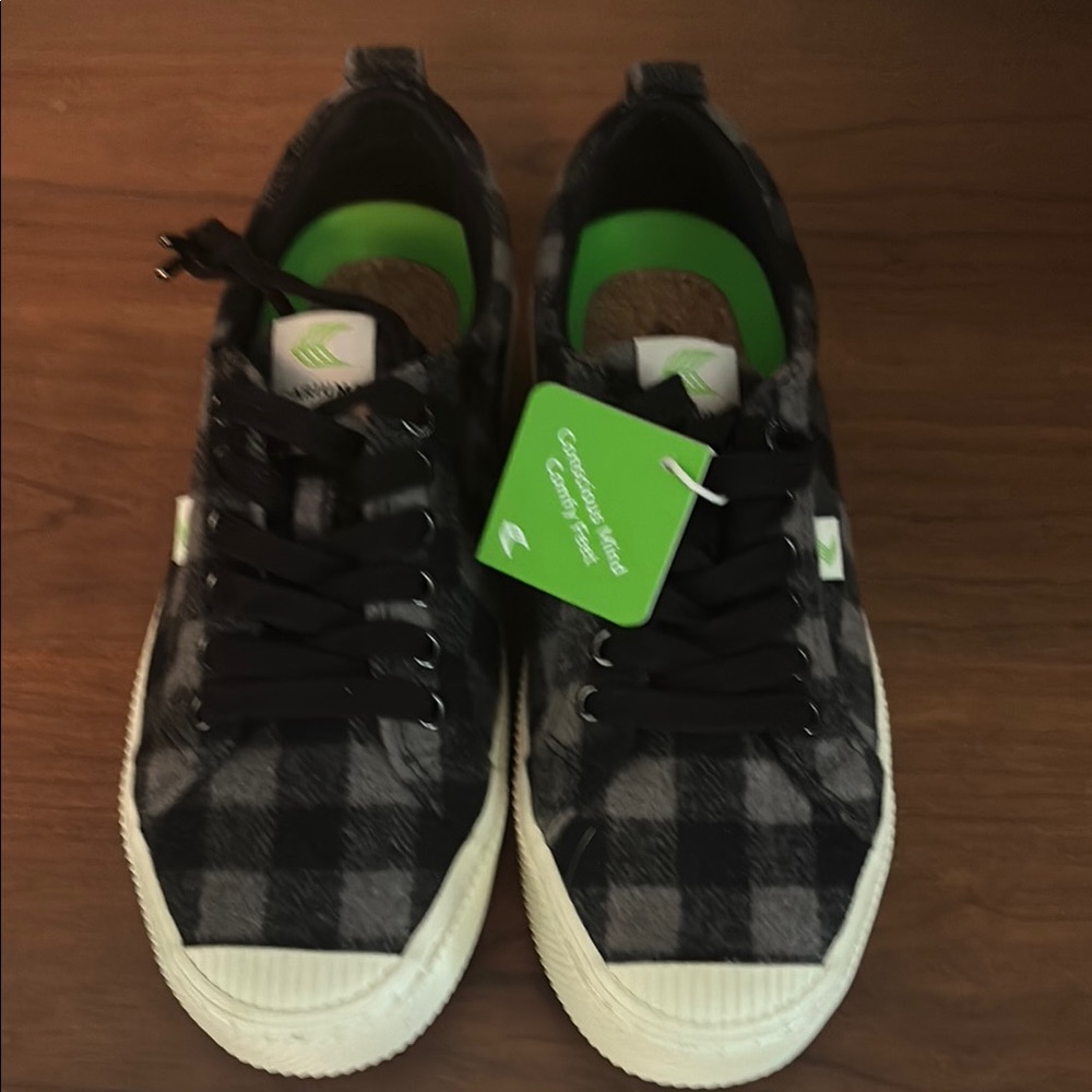 NWT Plaid Black and Gray Sneakers